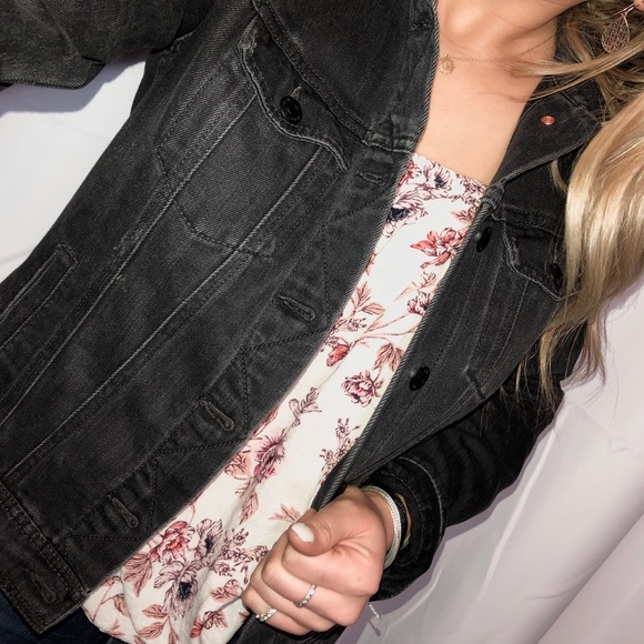 - WHITE/ PINK FLOWERY OFF THE SHOULDER TOP - - Picture 4 of 4